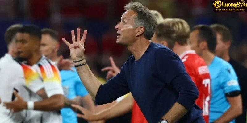 HLV Đan Mạch công kích VAR sau khi thua Đức