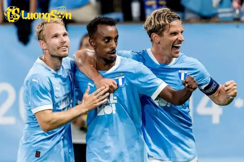 Thế trận diễn biến rất hấp dẫn