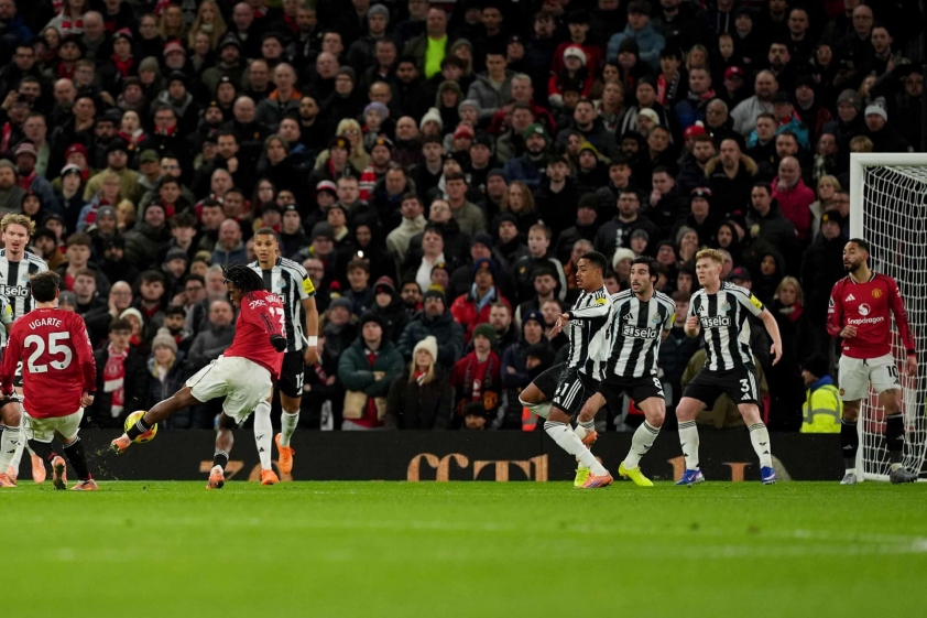 Cú vô lê siêu phẩm của Dorgu